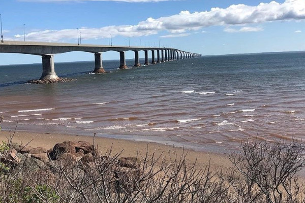 プリンスエドワード島に続く橋