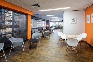 受付前の共有スペース