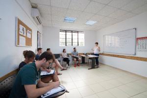 ユーロセンターマルタで行われている授業の様子です。最大12名の人数で授業が行われます。
