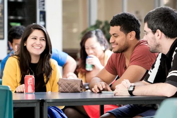 オークランド インスティチュート オブ スタディーズの学食