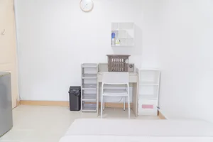 イングリッシュフェラ１学内寮個室Bの学習机