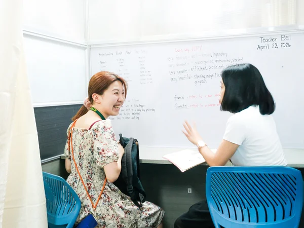 笑顔で会話するマンツーマン授業