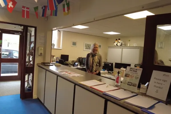 ビートランゲージセンターの受付