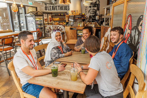 BSCロンドンの隣のカフェ