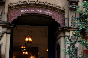 学校が入居するビル