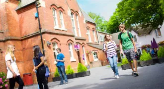 キングスボーンマスの学校情報