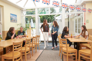 カフェテリアから中庭