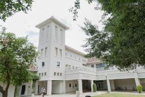 ラバーン大学のキャンパス内の建物