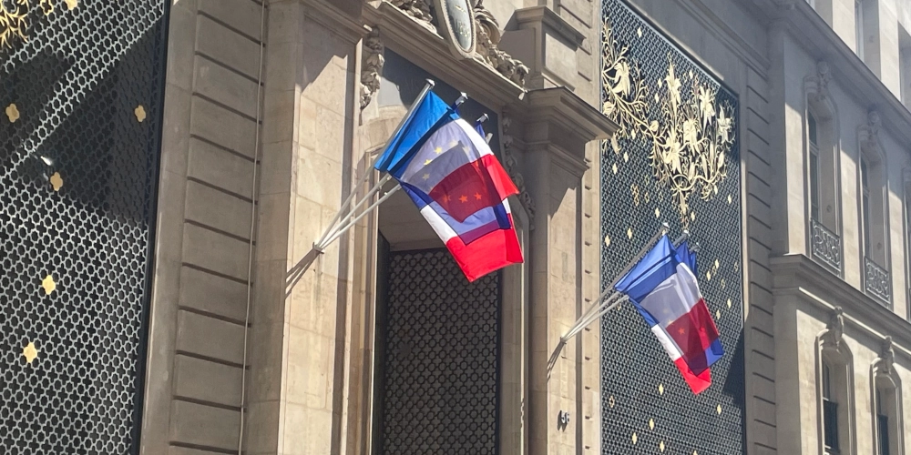 フランス国旗の建物