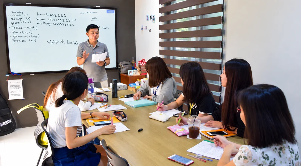 フィリピンの語学学校で行われているグループ授業の様子