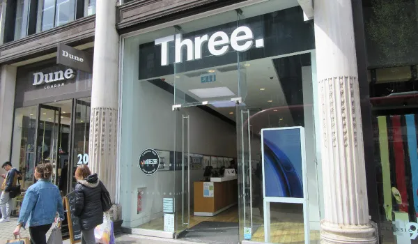 ロンドンにあるTHREEの店舗