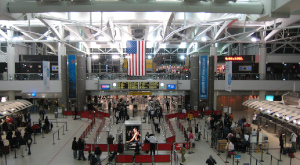 ニューヨークにある３つの空港について詳しく説明